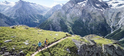 Wanderglück erleben: Traumhafte Hotels für deine Hike-Touren in den Alpen